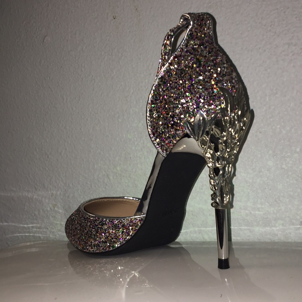 Heels - Picture 4 of 4